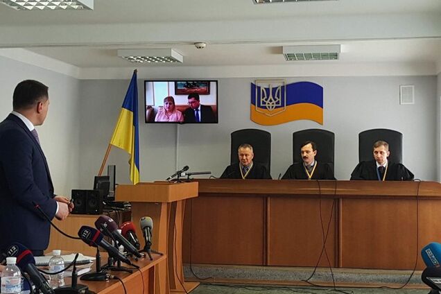 Адвокаты Януковича устроили скандал в суде: что произошло