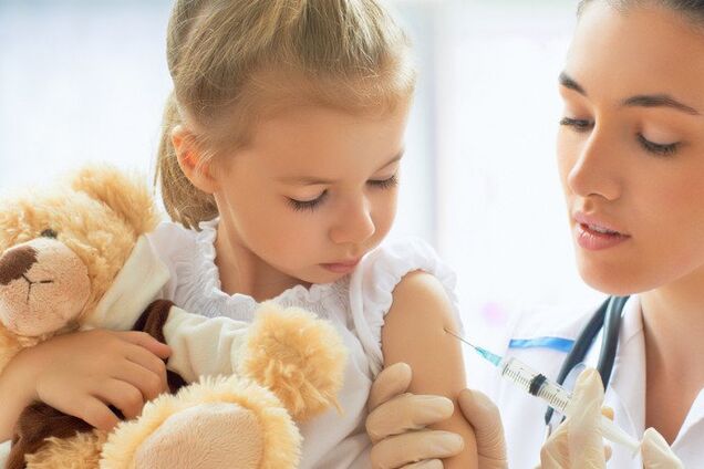 Обов'язкова вакцинація дітей: українці оцінили нововведення