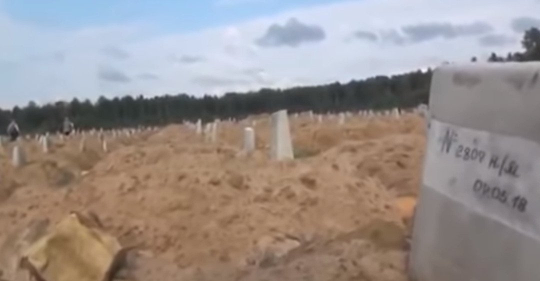 Результат пошуку зображень за запитом "ВІДЕО. “Я ТЕЖ ДУМАВ, ЩО ЦЕ ВСЕ НЕПРАВДА”- ВАТАН ПРИЙШОВ НА КЛАДОВИЩЕ ПІД САНКТ ПЕТЕРБУРГОМ І ПРОЗРІВ"