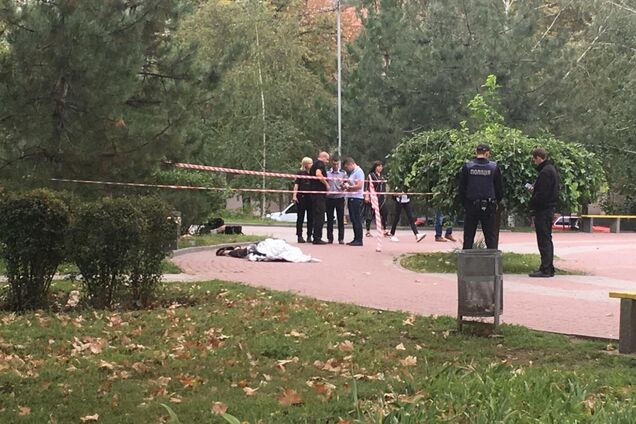 В центре Запорожья посреди сквера нашли труп