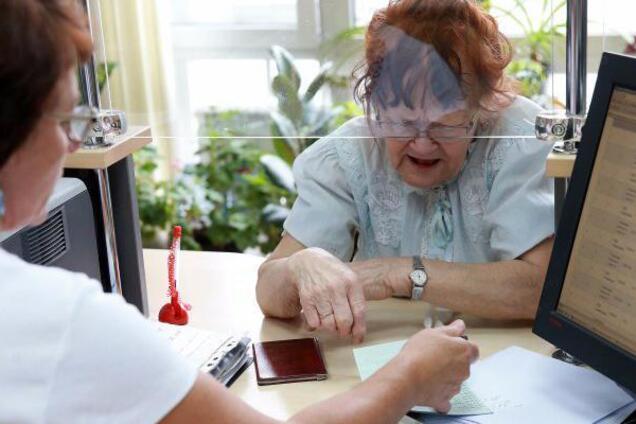 Украинцам пересчитают пенсии по новой формуле: кто и сколько получит