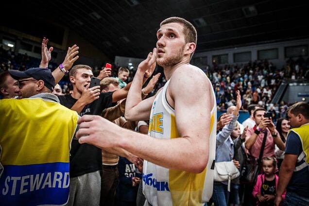 "Всегда с Украиной!" Баскетболист Михайлюк записал видео в поддержку сборной