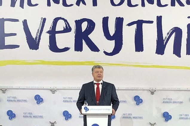 Томос Украине: Порошенко указал Москве на ее место в церковных отношениях