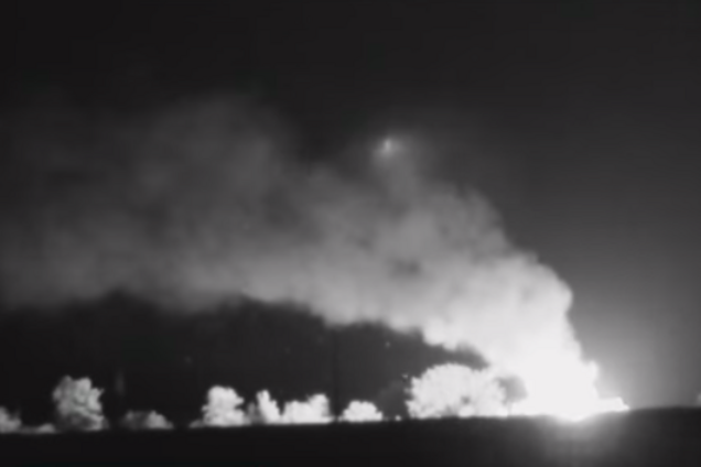 ВСУ уничтожили военный склад ''ДНР'': появилось мощное видео