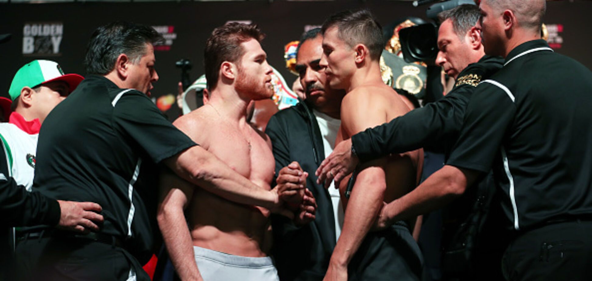 Альварес напал на Головкина перед чемпионским боем - опубликовано видео