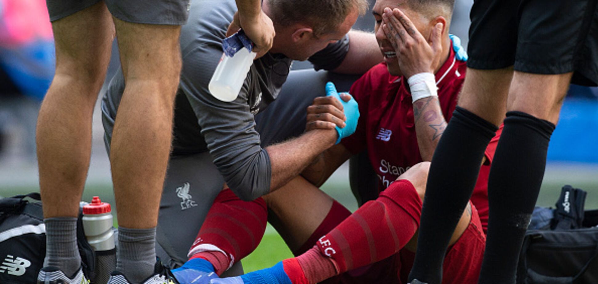 Суперник встромив знаменитому футболістові палець в око: фото 18+