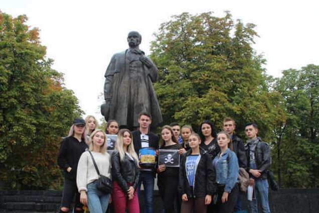 ''А потом поедут к хунте'': в сети высмеяли политическую акцию ''ЛНР'' против Украины