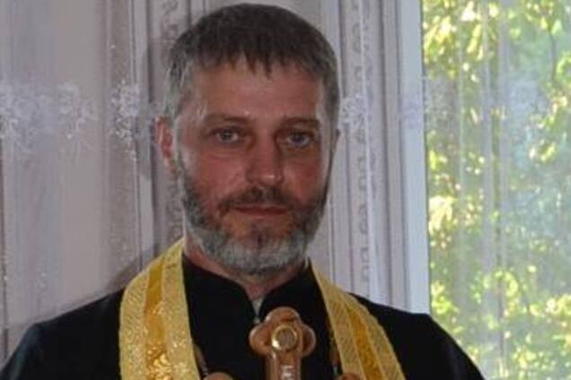 ''Угрожал забить до смерти'': священник УПЦ МП опозорился на похоронах бойца ВСУ