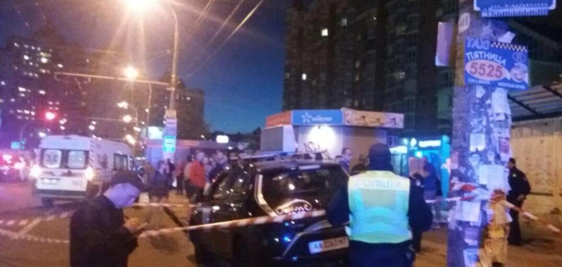 Таксист влетел в остановку в Киеве: новые подробности аварии