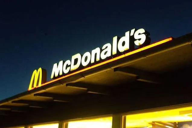 ''Он из Мариуполя и не знает'': в Киеве ресторан McDonald's опозорился из-за украинского языка