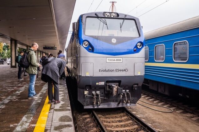 В Україну привезуть 20 локомотивів General Electric: названі терміни