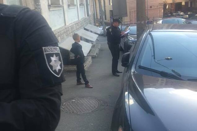 В центре Киева напали на авто известной телеведущей: фото с места преступления