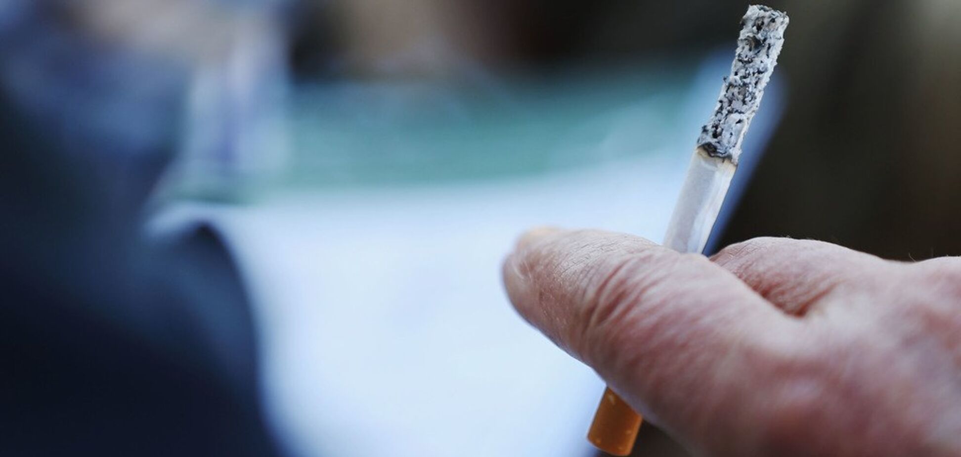 Рак и проблемы с дыханием: медики сравнили опасность от сигарет и кальянов 