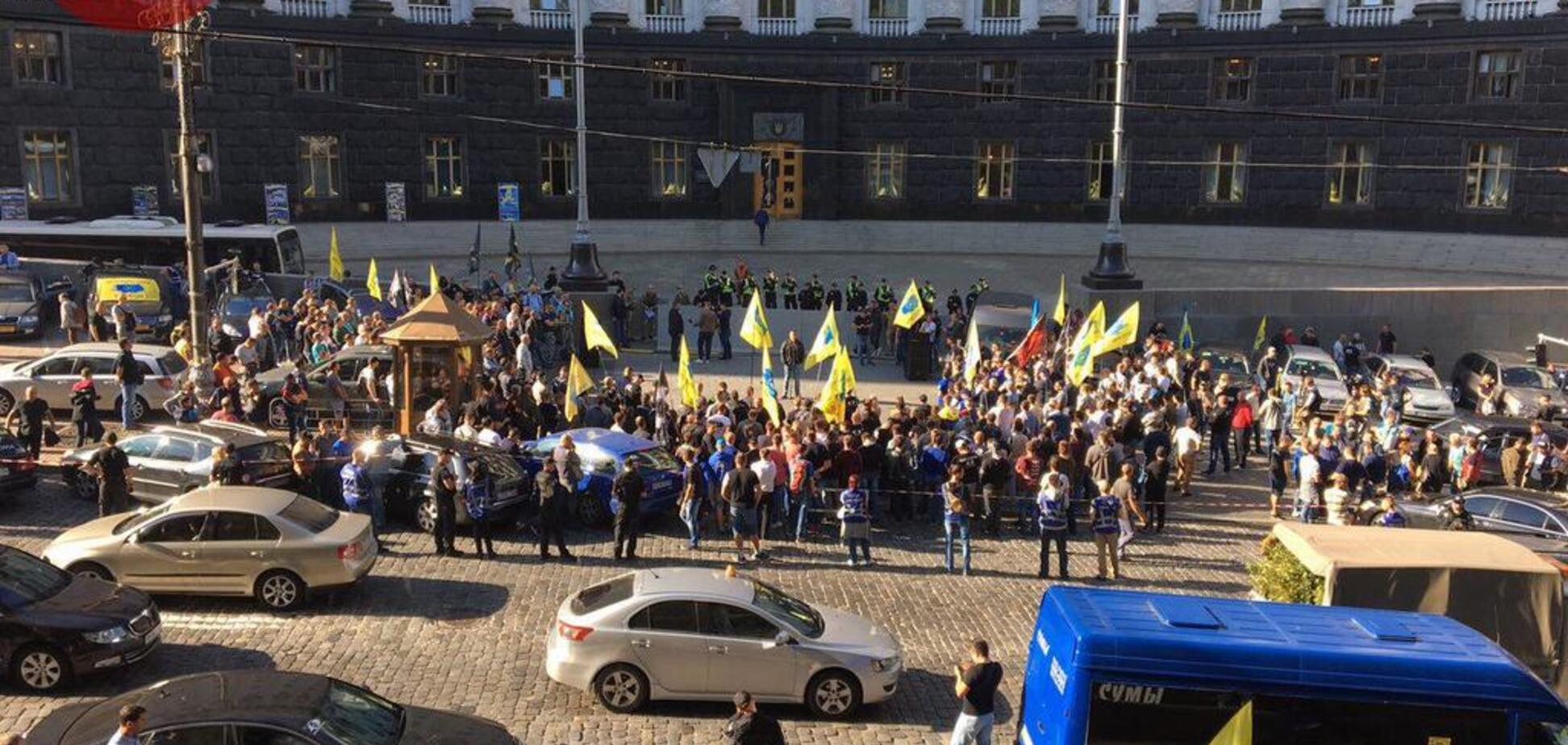 Центр Киева блокировали сотни авто на еврономерах