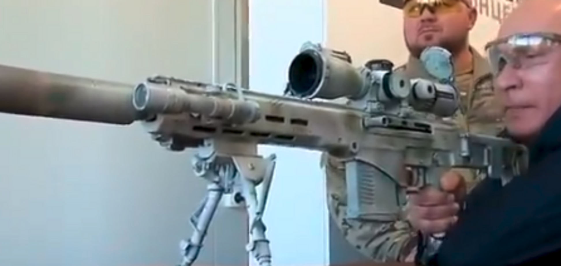 ''Вождь отстрелялся'': Путина со снайперской винтовкой высмеяли в едкой карикатуре