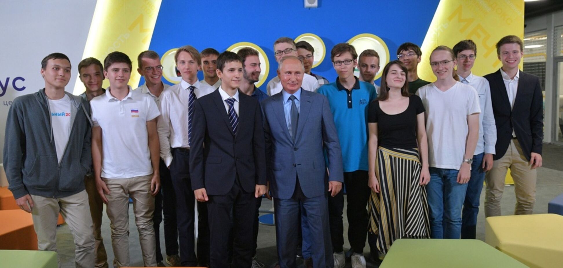 'Он не красавчик': российский ученик дерзко затроллил Путина при встрече