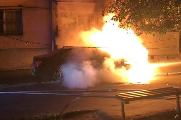 В Ривне подожгли Mercedes депутата-свободовца