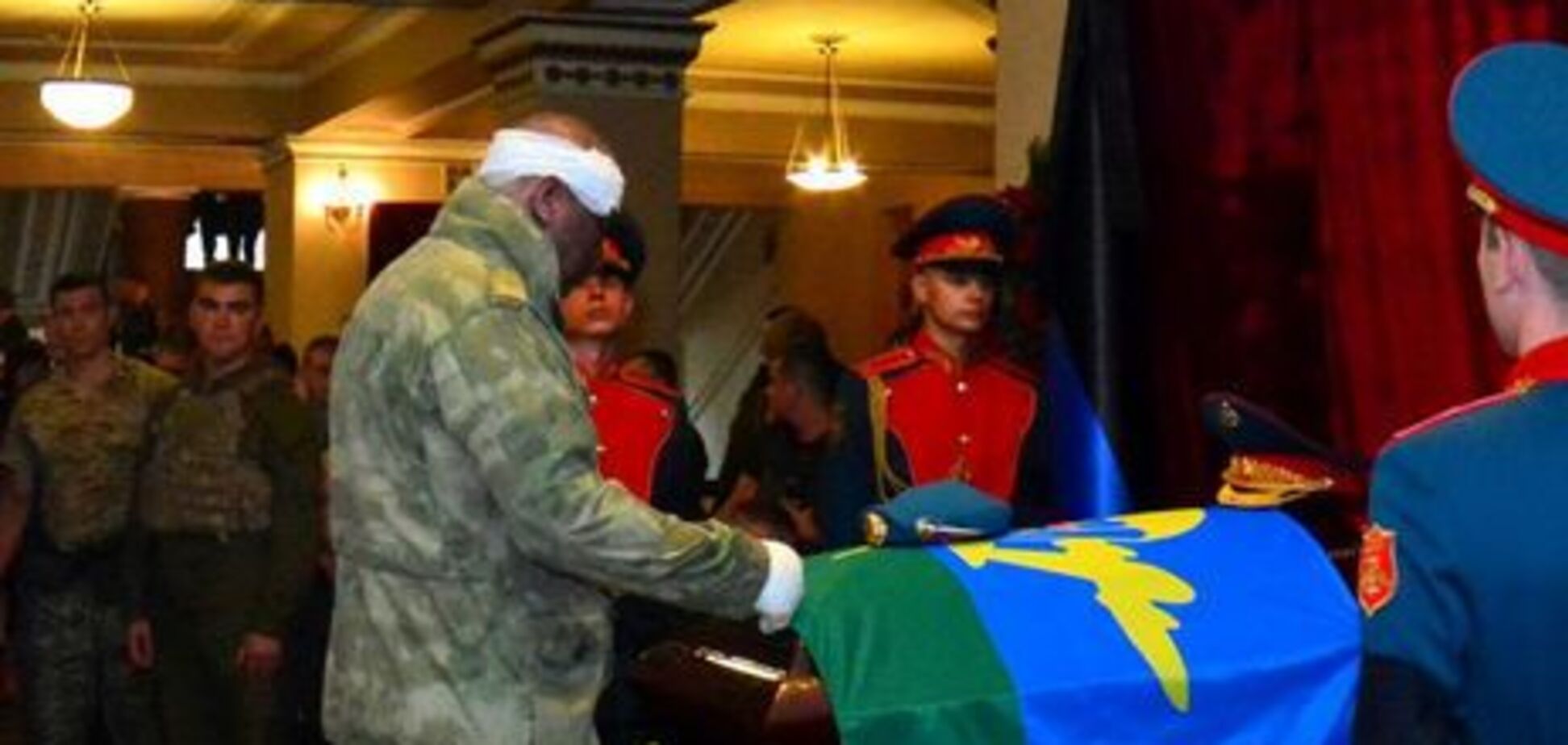 Захарченко точно мертвий? На похоронах ватажка 'ДНР' помітили підозрілу деталь