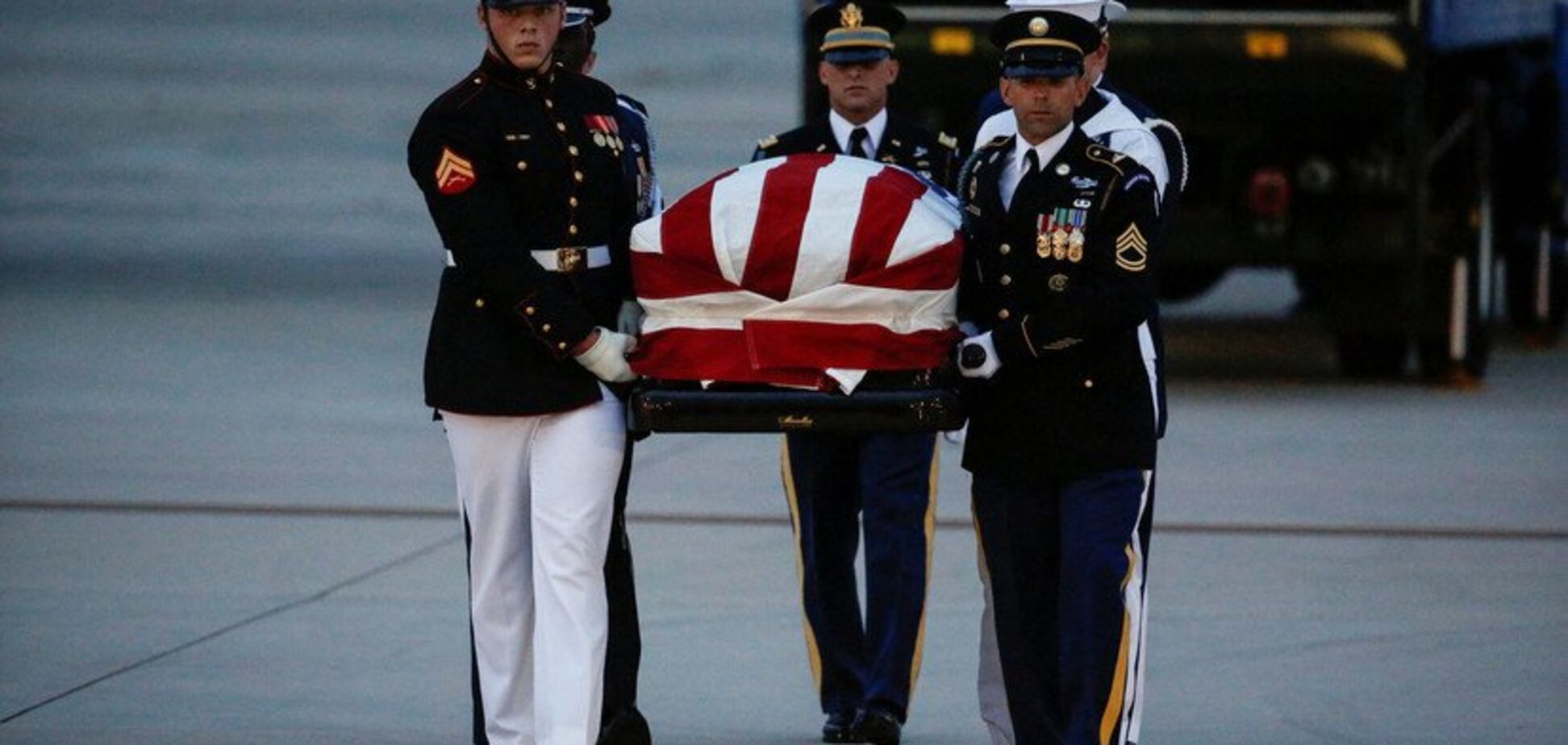 Всю неделю страна прощается со своим Героем