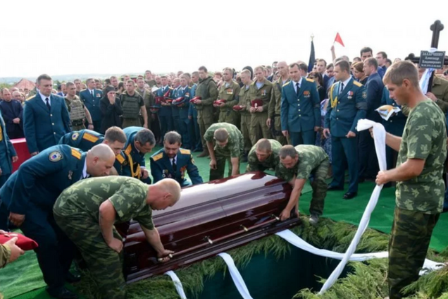 Труну з тілом Захарченка відкрили: опубліковане перше фото