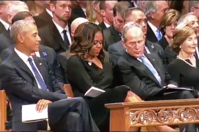 'Зігріває серце': Джордж Буш осоромився на похоронах друга України