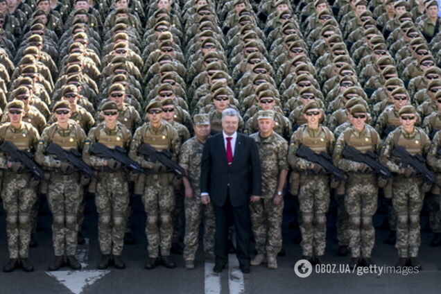 Порошенко анонсировал существенное повышение зарплат военным