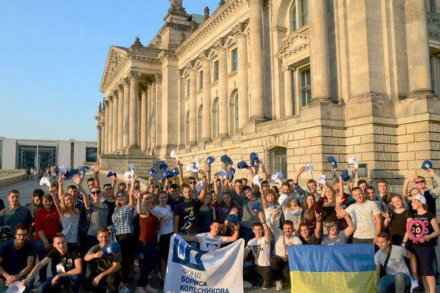 'Мечтаю, что и у нас такое будет': лучшие будущие железнодорожники побывали на выставке транспорта в Берлине