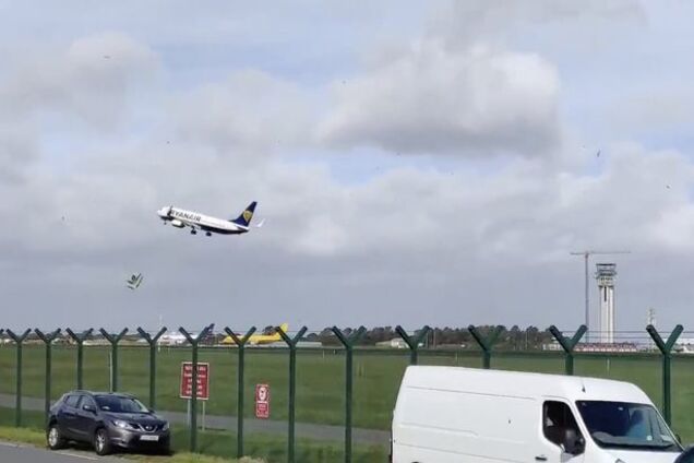 В Ирландии пилот самолета спас борт от крушения: видео