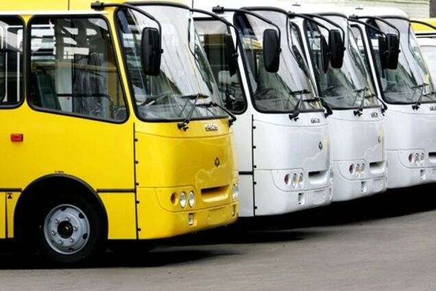 'Пешеход-самоликвидатор': во Львове девушку едва не сбил автобус