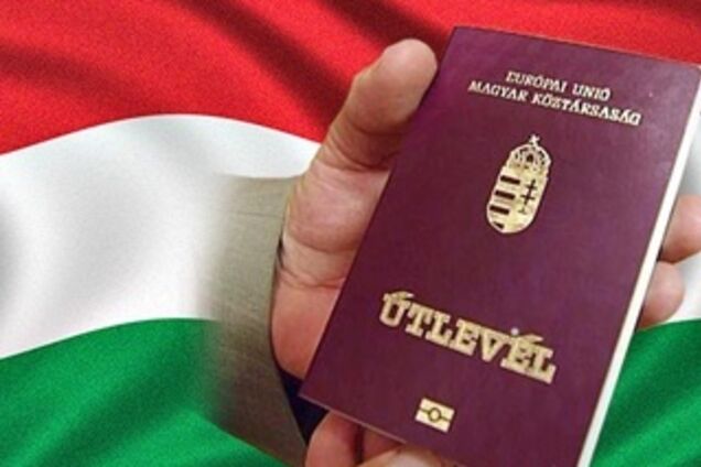 ''Возили автобусами'': стало известно, зачем Венгрия выдавала паспорта украинцам