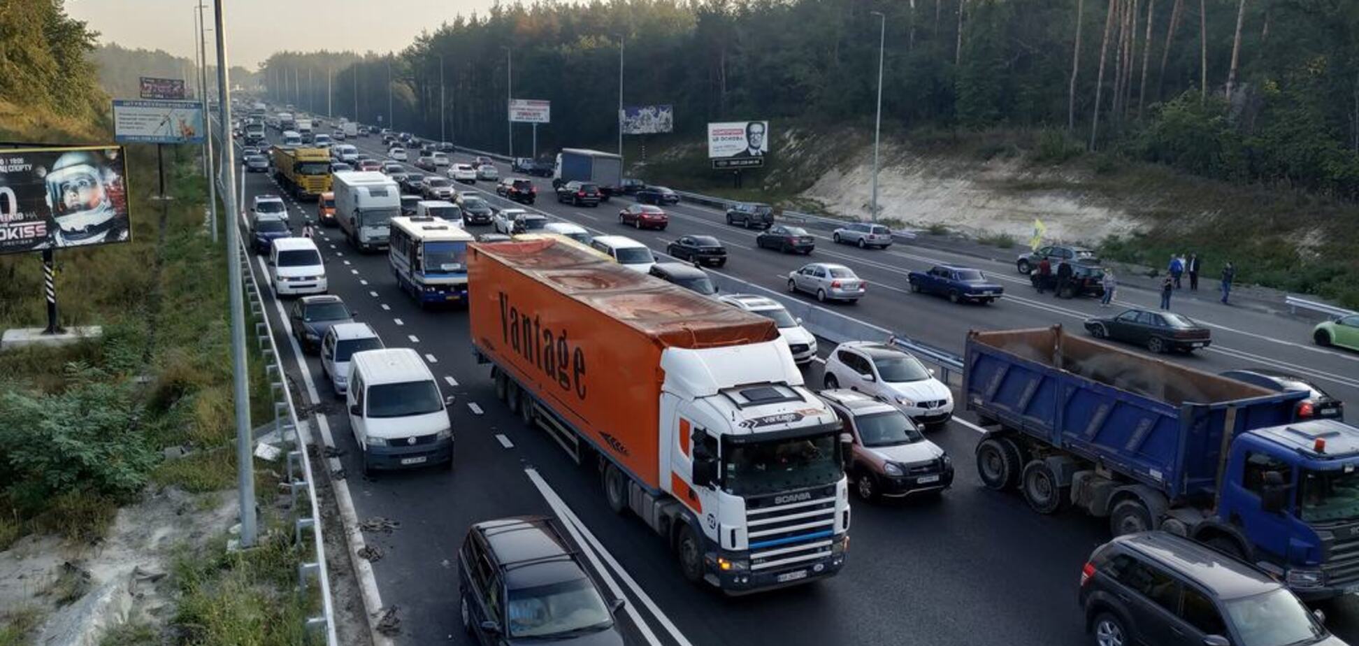 Ежедневные ДТП и пробки: под Киевом устроили протест на ''дороге смерти''