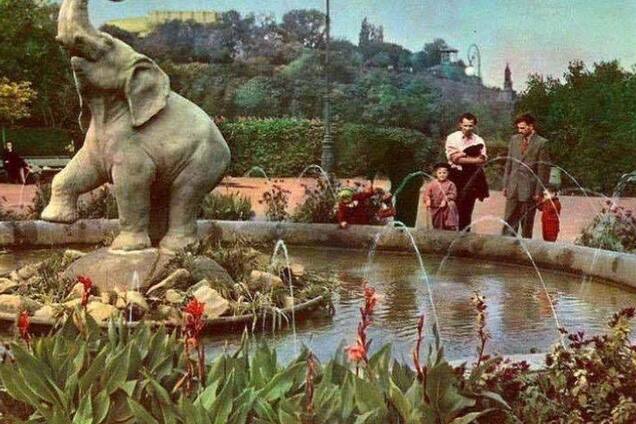 В Киеве появилась необычная маленькая скульптура: фото