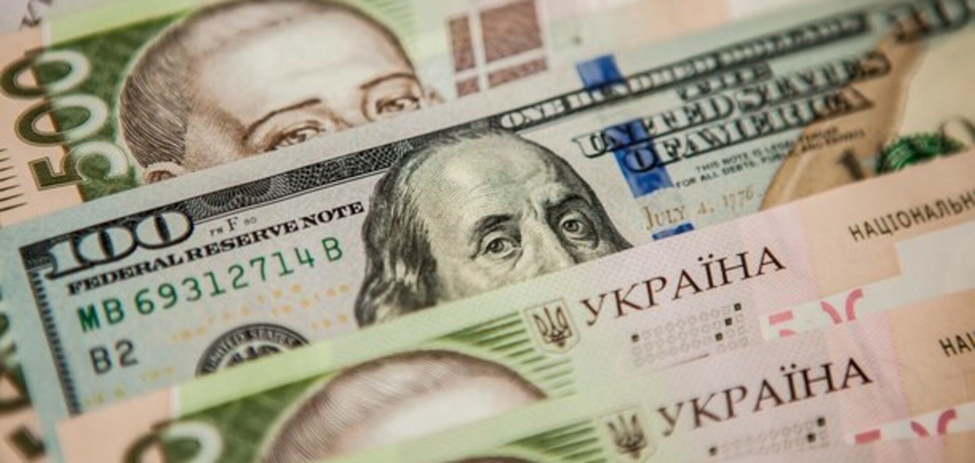Кому повысят зарплаты в Украине в 2019-м: названы четыре профессии