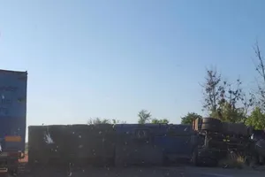 Під Києвом фура з фруктами потрапила в ДТП: є загиблий