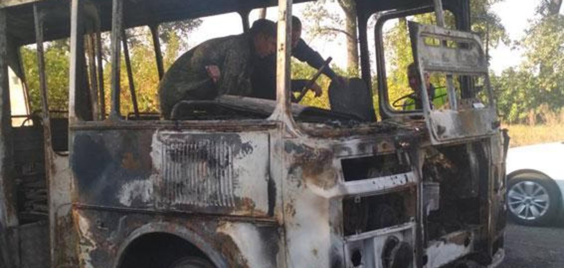 Перевозив 20 дітей: на Сумщині повністю згорів пасажирський автобус. Фото НП
