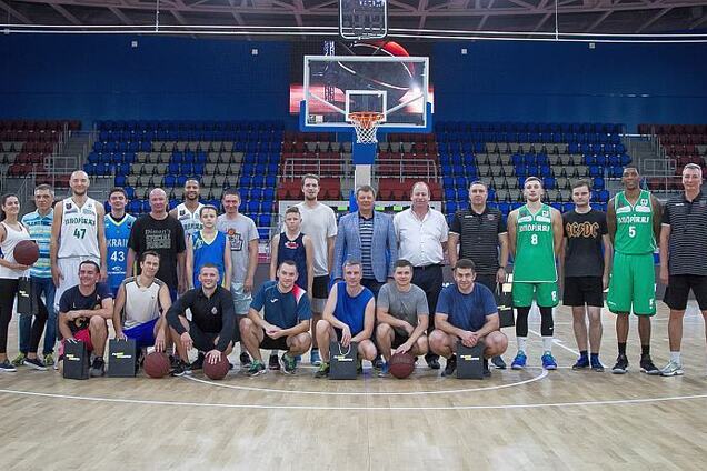 В Запорожье открыли сезон большого баскетбола
