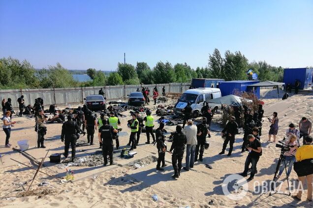 В Киеве задержали титушек в балаклавах и с гранатами