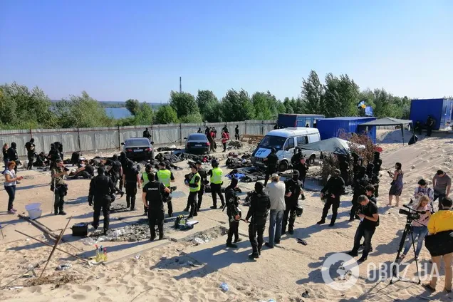 У Києві затримали тітушок у балаклавах і з гранатами