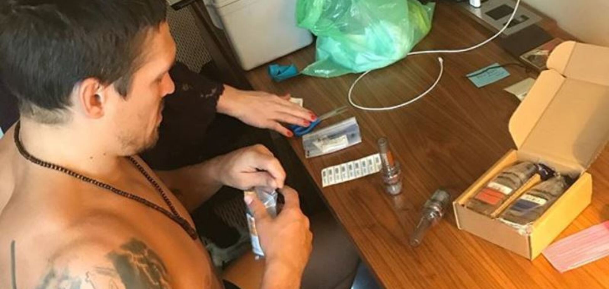 Усику довелося здати допінг-тест перед боєм Джошуа - Повєткін