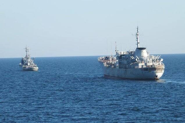 Флот Украины под Крымским мостом: появились неожиданные данные о россиянах на борту