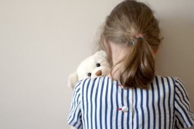 Развращал на уроках: на Сумщине репетитор целый год издевался над ребенком