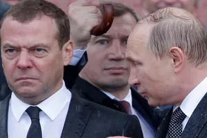 ''На приставном стульчике у Путина'': Медведев стал посмешищем на новом фото