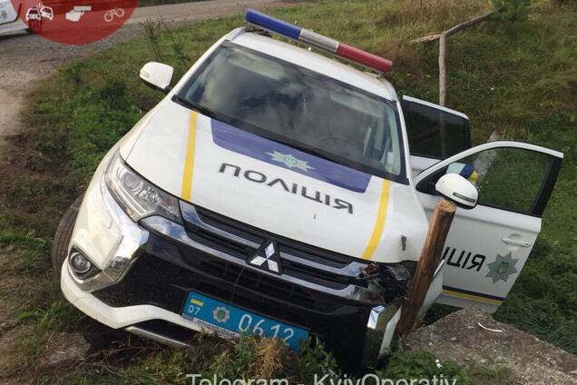 На Закарпатті поліція розбила чергове авто: як це сталося насправді