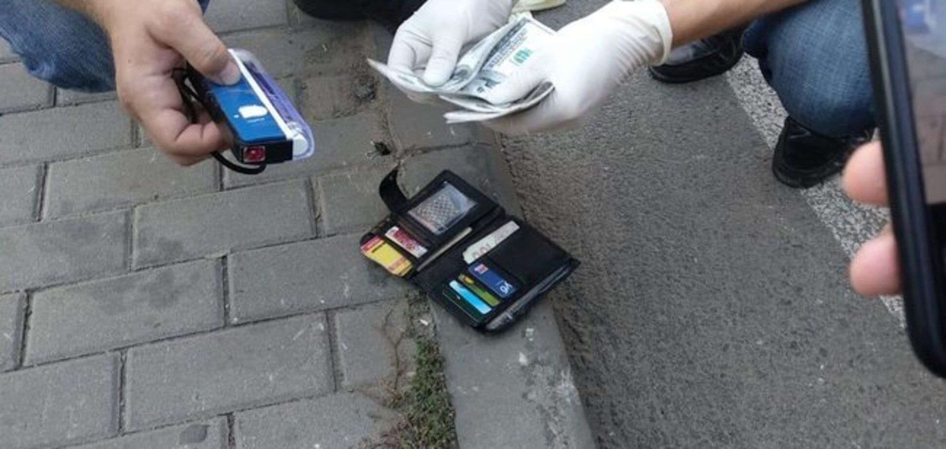 В Днепре чиновник погорел на взятке: раскрыты коррупционные схемы облсовета