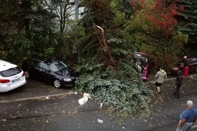 На Европу обрушился мощный ураган: опубликованы фото и видео