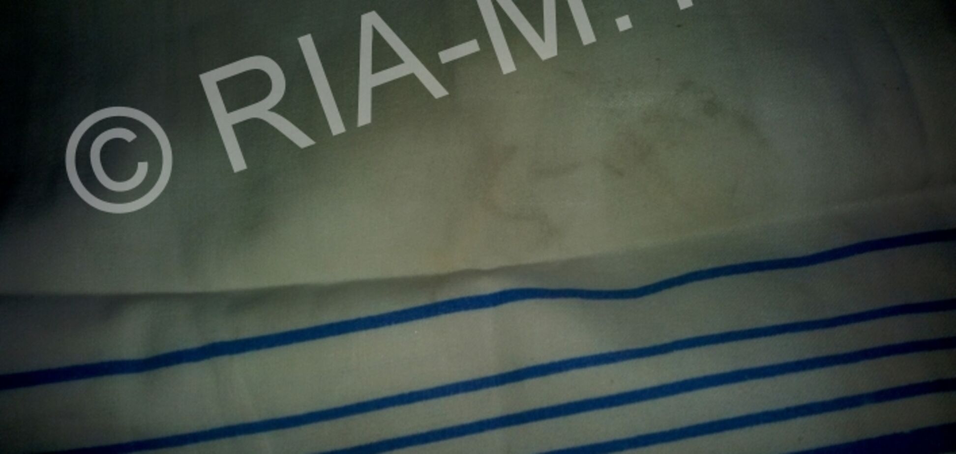 Брудна білизна і розірвана оббивка: ЗМІ показали жахливий стан поїздів 'УЗ'