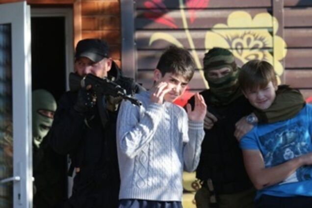 Как в Беслане: в России на развлекательном мероприятии ''захватили в заложники'' детей