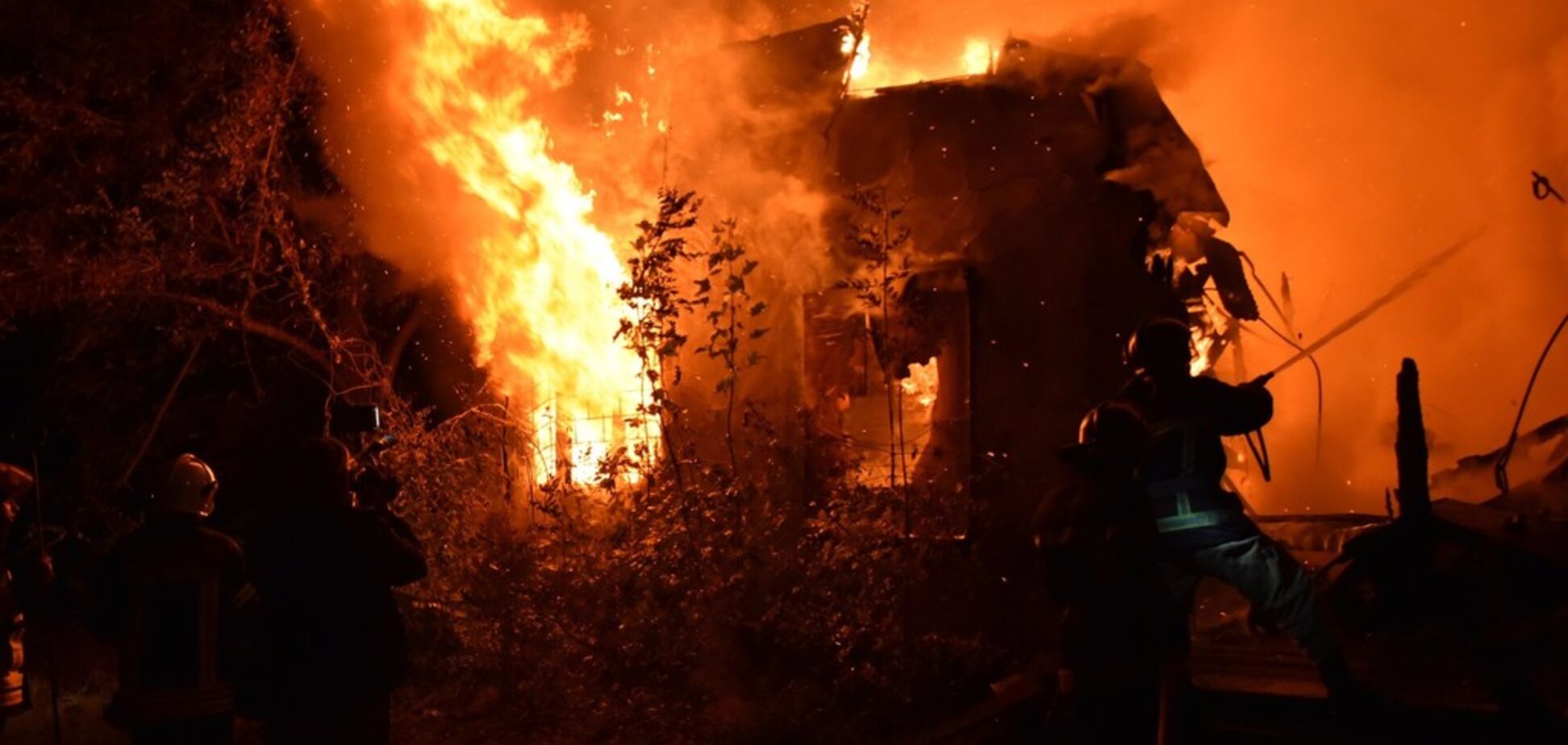 В Одесі масштабна пожежа охопила санаторій: усі подробиці