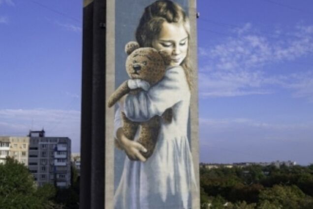 У Маріуполі з'явився зворушливий мурал зі скандальною історією