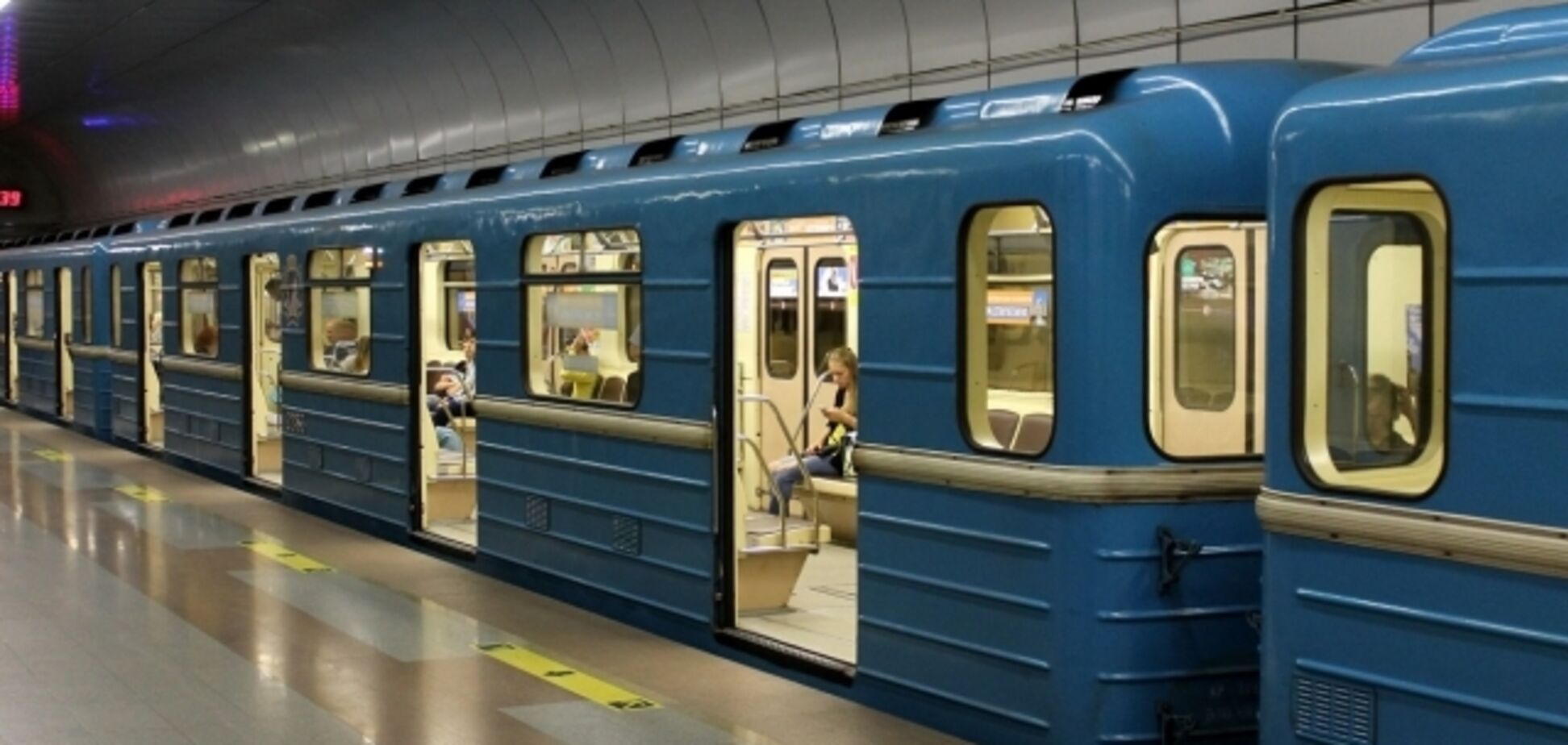 В метро Киева произошло ЧП: движение остановили